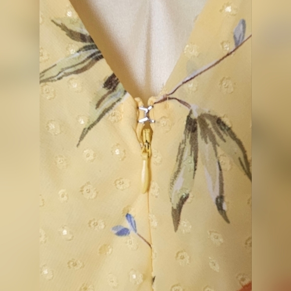 Le Chateau Beautiful Yellow with Floral Print. - Picture 4 of 8